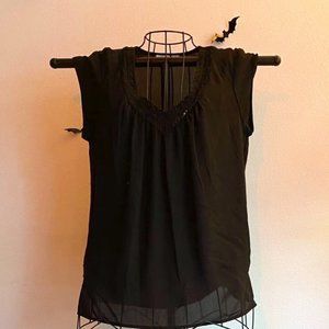 “Catrina día” shirt w Spanish lace detail